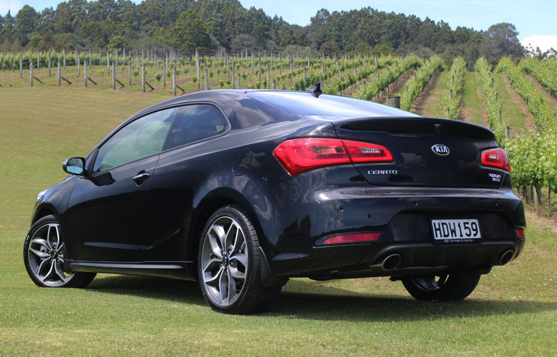 Kia-Forte-Koup-2016-2