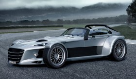 Photo de l&rsquo;ext&eacute;rieur de la Donkervoort D8 GTO RS 2016, sur un angle avant.