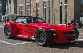 Photo de l&rsquo;ext&eacute;rieur de la Donkervoort D8 GTO S 2016, sur un angle avant.