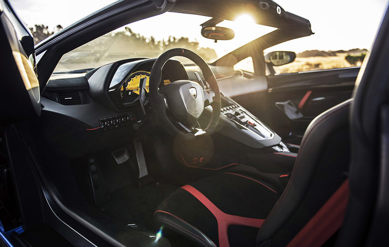 Lamborghini-Aventador-Roadster-2016-3