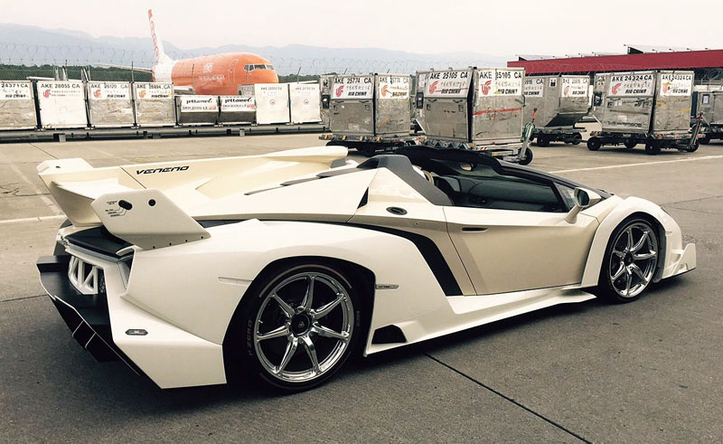 Lamborghini-Veneno-Roadster-2016-2